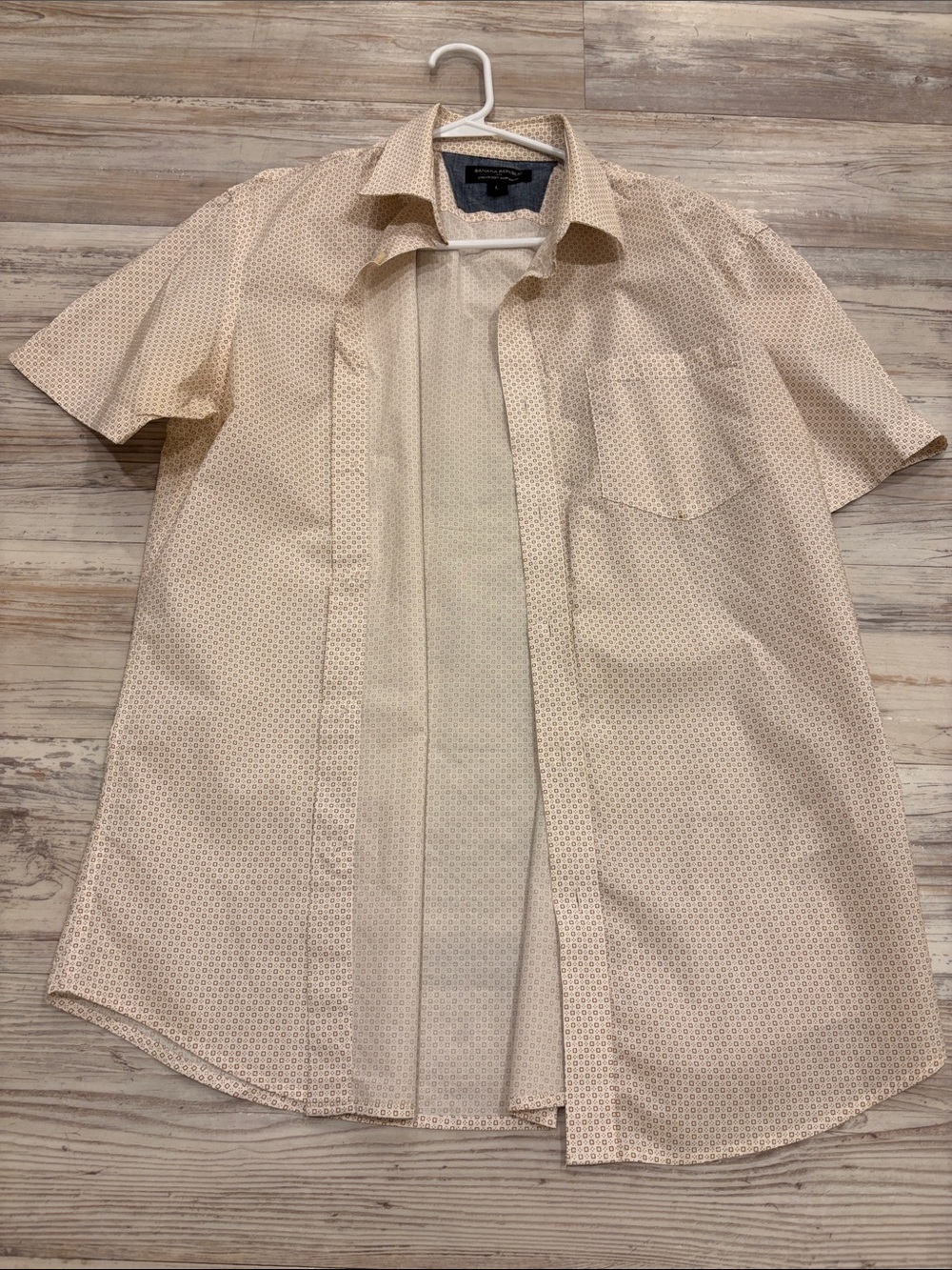 Banana Republic Men’s Short Sleeve Button-Down — Cream with Subtle Geo Print